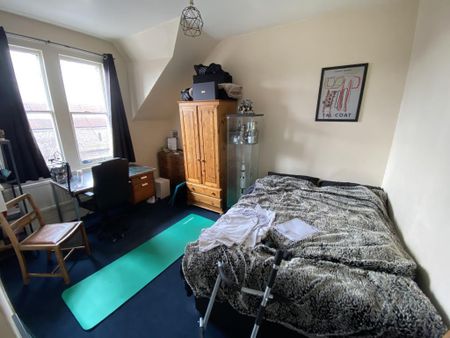 4 bedroom flat to rent - Photo 5