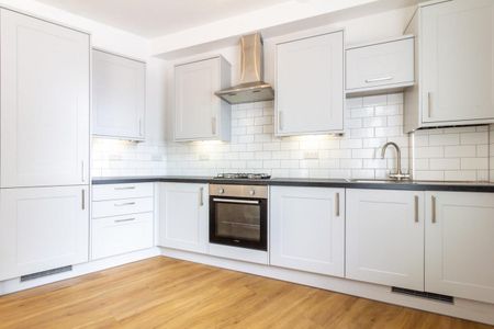 2 Bed Flat, Wellington Gardens, SE7 - Photo 4