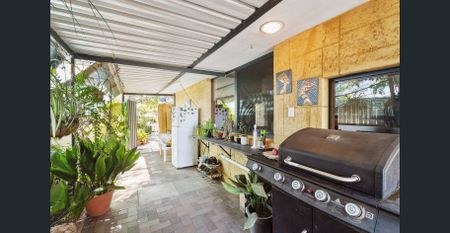 Spacious Family Home in Convenient Location - Photo 5