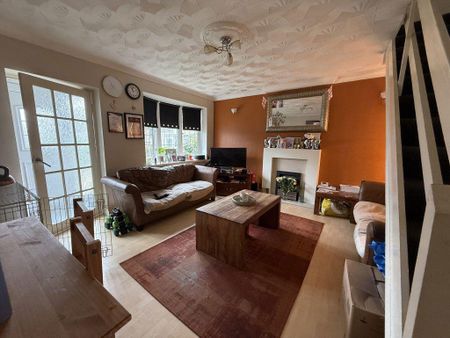 3 bedroom semi-detached house to rent - Photo 3
