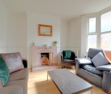 4 bedroom end of terrace house to rent - Photo 5