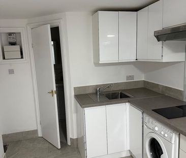 Studio Flat, Lindsey Close, CR4 - Photo 3