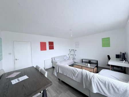 2 bedroom flat to rent - Photo 2