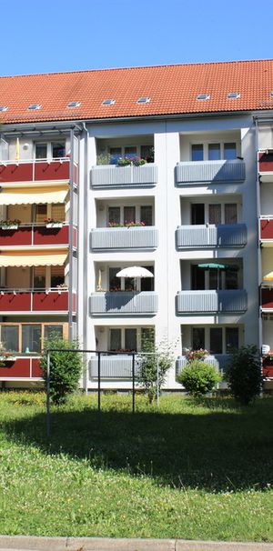 Mit Blick ins Grüne gelegene 2-Raum-Wohnung mit Balkon - Foto 1