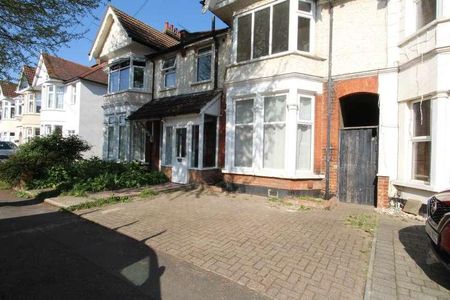 Christchurch Road, Southend On Sea, SS2 - Photo 2
