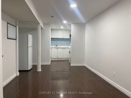 Detached Home For Lease | N8143720 - Photo 5