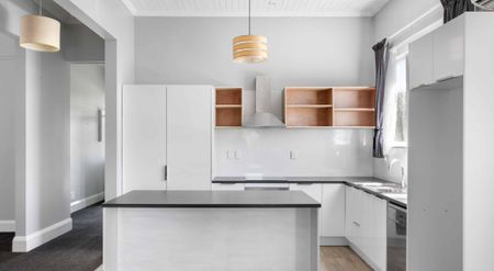 Large Family Home - Photo 5