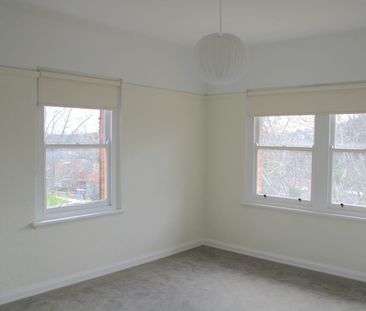 SHIRLEY COURT - CHARMING ART DECO TWO BEDROOM APARTMENT WITH VIEWS ... - Photo 5