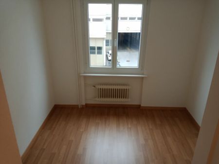 Grosszügige Wohnung mit Balkon und tollem Bad! - Photo 4