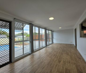 FAMILY HOME WITH A POOL! - Photo 2