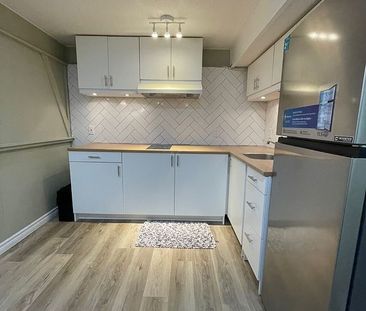 For Lease - 2403 Barclay Road, Burlington, Ontario - Photo 6