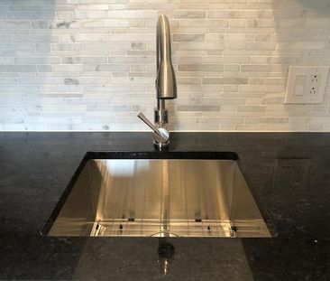 3 1/2 semi-meublé, près du centre d'achat et autoroute 20 - Photo 2