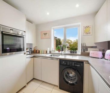 Sunbury Court Mews, Surrey, TW16 - Photo 6