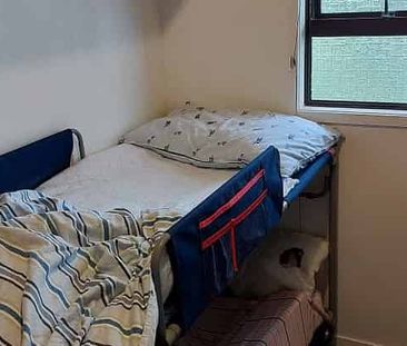 1 bedroom (with extra box room) 1st floor flat. - Photo 2