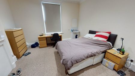 12 Buckingham Mount, Leeds, LS6 1DN - Photo 2