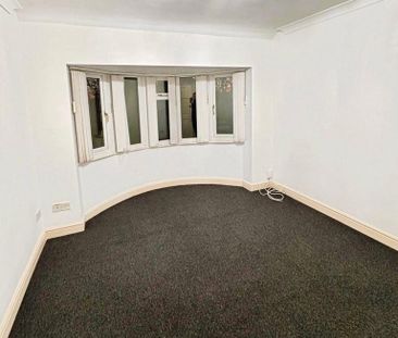 4 bedroom semi-detached house to rent - Photo 6