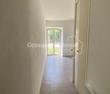 Appartement T2 dans résidence avec un stationnement et cave, - Photo 2