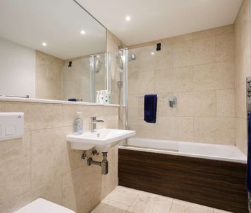 A lovely one bedroom flat in a unique development in Wimbledon - Photo 3