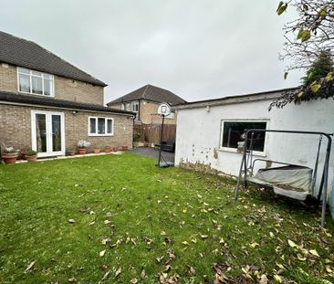 Carr Manor Road, Leeds - Photo 4