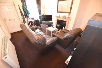 2 bedroom House in Cross Flatts Grove, Leeds - Photo 1