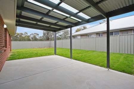 Modern Family Home in a Sought-After Thurgoona Location - Photo 5