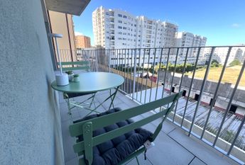 Apartamento T1 para Arrendamento com Varanda e Lugar de Estacionamento em Paranhos