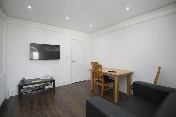 1 bedroom in a house share to rent - Photo 1