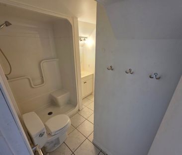 For Lease - 189 Cherrywood Drive Unit# Lower Level / Basement, Newm... - Photo 5