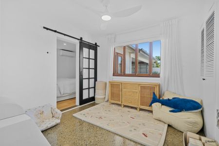 Ultimate Beach Side living in the heart of Palm Beach - Photo 5
