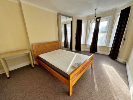 THREE DOUBLE BEDROOM STUDENT-P07604 - Photo 4