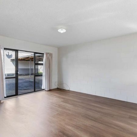 Excellent Location - Rent Includes Water and Lawns &mldr; - Photo 2