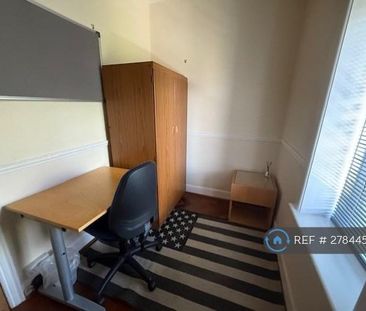 5 bedroom detached house to rent - Photo 2