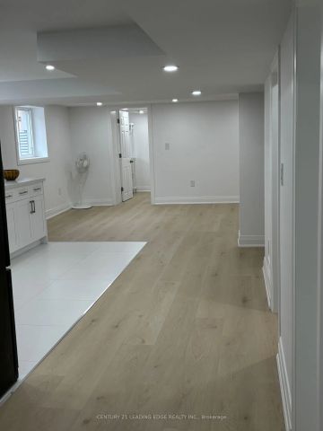 Detached Home For Lease | W9246043 - Photo 2