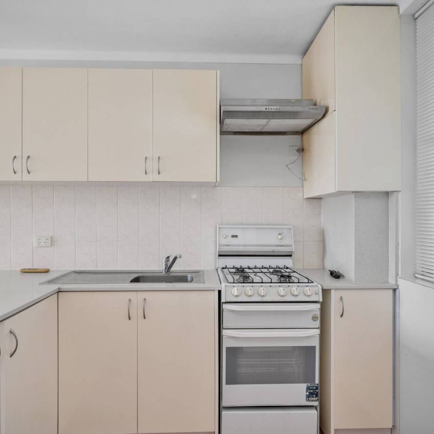 Stunning River & City Views in a Secure South Perth Location - Photo 1