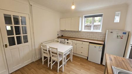 1 bedroom in a house share to rent - Photo 5