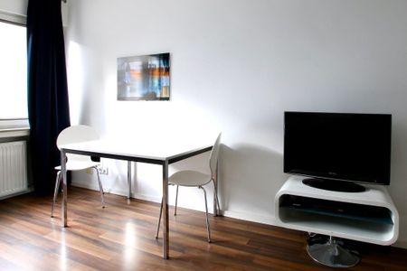 Attraktiv möbliertes Apartment am Barbarossaplatz - Photo 3