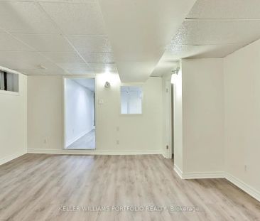 98 UXBRIDGE AVENUE - Photo 3