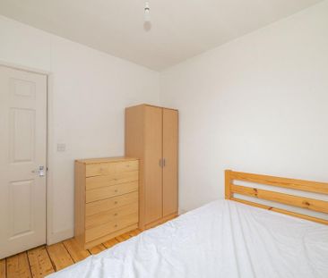 4 bedroom terraced house to rent - Photo 3