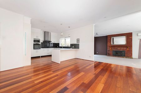 Spacious Four-Bedroom, North-Facing Family Home with Solar Savings - Photo 4