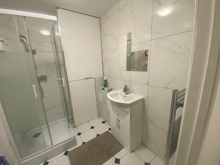 Room in a Shared House, Scarsbrook Road, SE3 - Photo 5