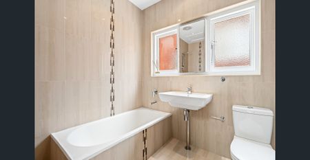 Bright 3-bedroom home with outdoor entertaining - Photo 5