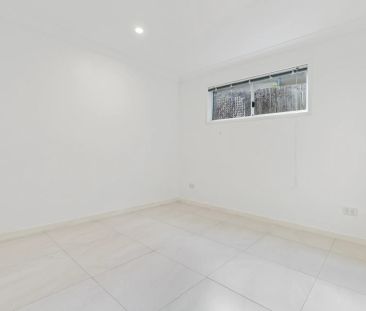 Modern, Spacious & Light-Filled Unit in Brighton with Pool Access! - Photo 1