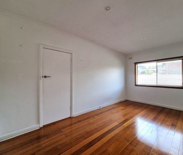 One bedroom apartment in the heart of the action - Photo 3