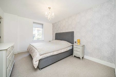 Lakeside Drive, Acton, NW10 - Photo 3