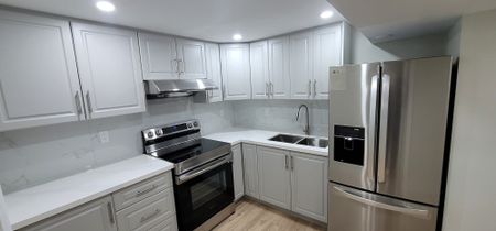 For Lease - 6 Banting Crescent, Brampton, Ontario - Photo 2