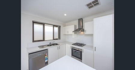 PERFECT PAD FOR SINGLES/COUPLES! - Photo 4