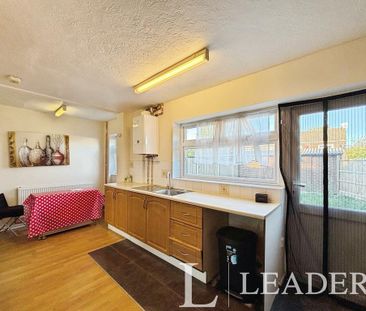 2 bedroom end of terrace house to rent - Photo 2