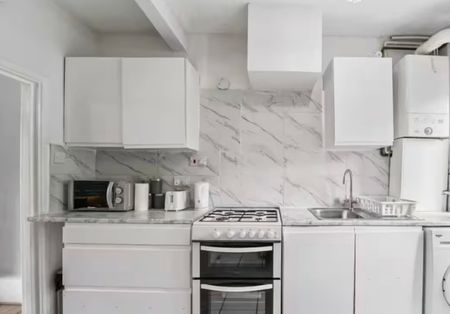 2 Bed Terraced House, Northborough Road, SW16 - Photo 3