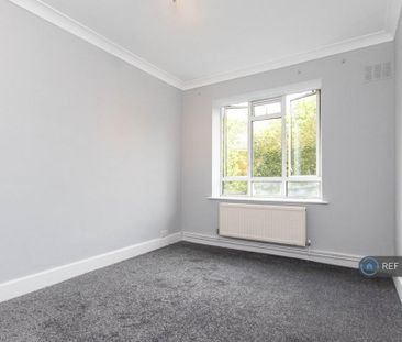 3 bedroom flat to rent - Photo 5
