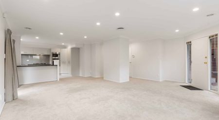 Modern Family Home - Photo 2